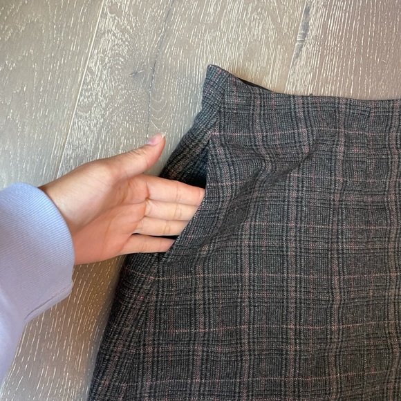 Aritzia New Mini Skirt - Picture 3 of 3